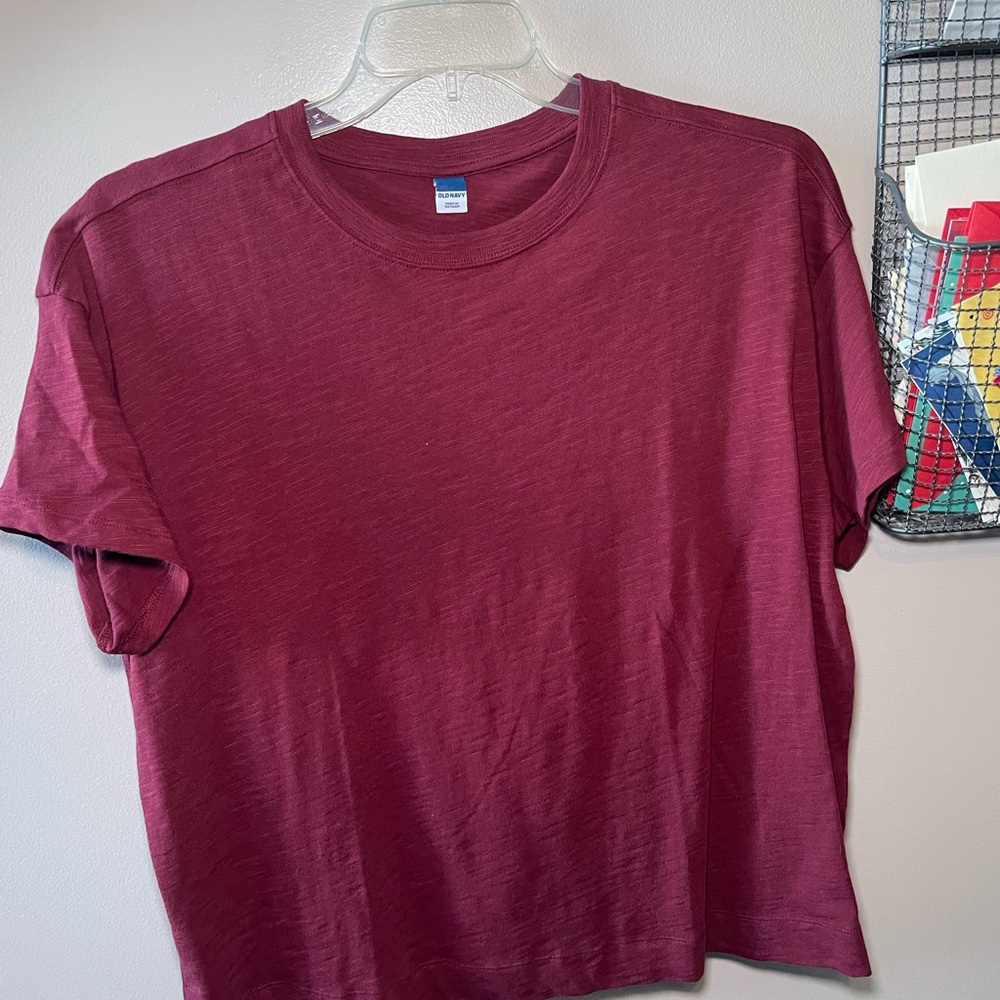 Old Navy Women's Short Sleeve Tee in Wine Red